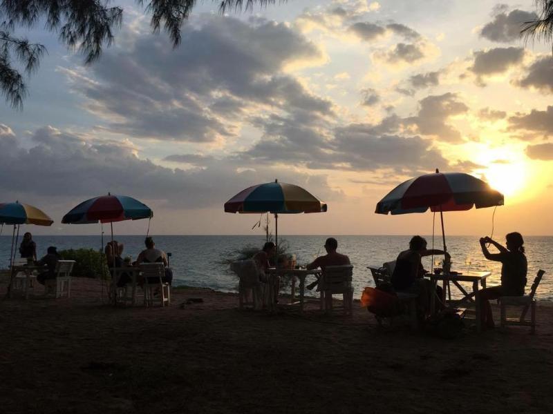 Micky Monkey Beach At Maikhao Beach Hotel Mai Khao Exterior foto