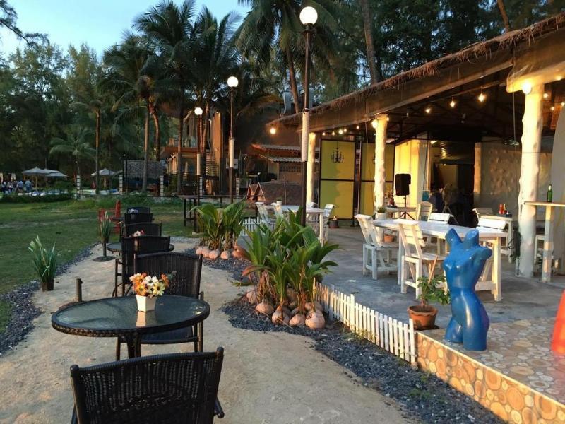 Micky Monkey Beach At Maikhao Beach Hotel Mai Khao Exterior foto